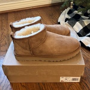NWT UGG Classic Ultra Mini Boots in Chestnut size 8w